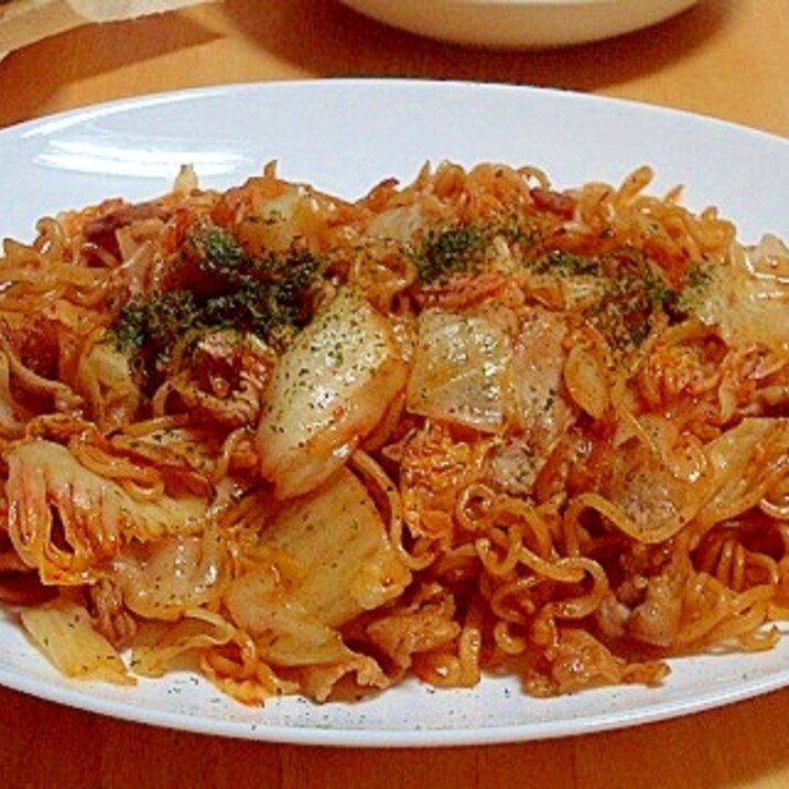 インスタント麺でキムチ焼きそば